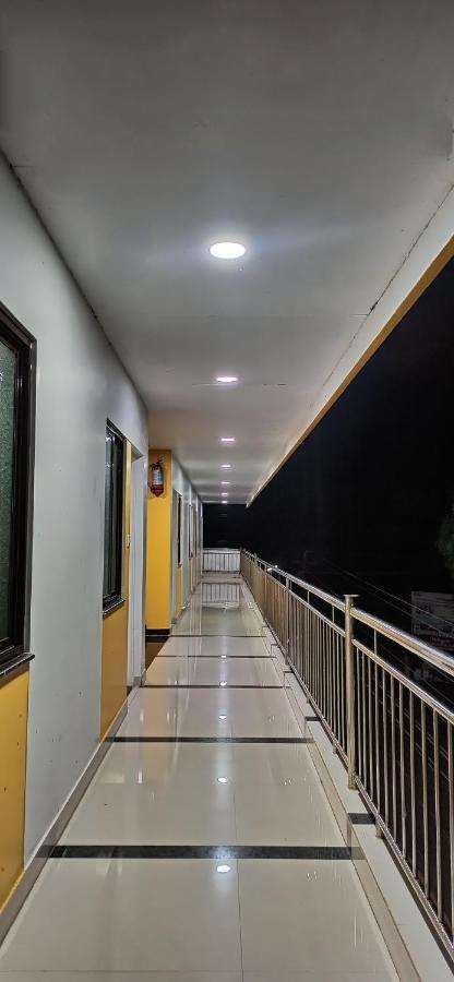 Hotel Gananjaya Гокарна Екстер'єр фото